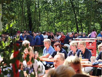 Die Kirchweih wird in Zukunft weiterhin im Engelgarten stattfinden. Das hat der Stadtrat Höchstadt einstimmig beschlossen. Foto: Christian Bauriedel/Archiv