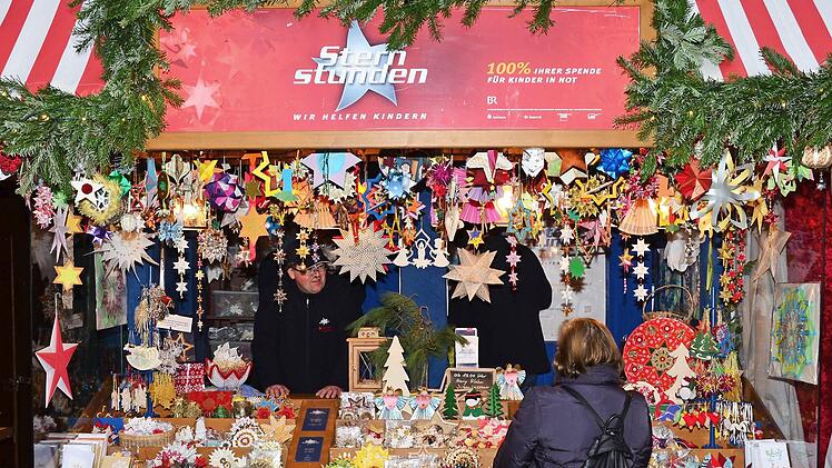 Am Stand der "Sternstunden"  Foto: Carsten Gerhard