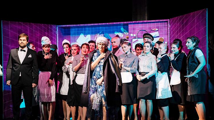 "Neues vom Tage": Szene aus der Coburger Erstaufführung von Paul Hindemiths Oper am Landestheater.Foto: Sebastian Buff