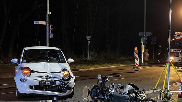 Unfall in N&uuml;rnberg: Auto kollidiert mit Motorrad