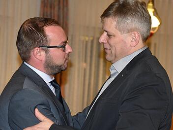 Der CSU-Ortsverband Lautertal hat Martin Flohrschütz (rechts) als Nachfolger von Sebastian Straubel (links) nominiert. Foto: Gabi Arnold