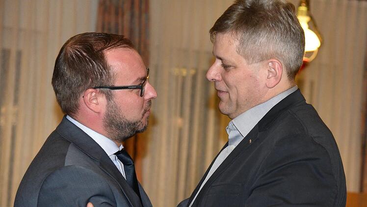 Der CSU-Ortsverband Lautertal hat Martin Flohrschütz (rechts) als Nachfolger von Sebastian Straubel (links) nominiert. Foto: Gabi Arnold