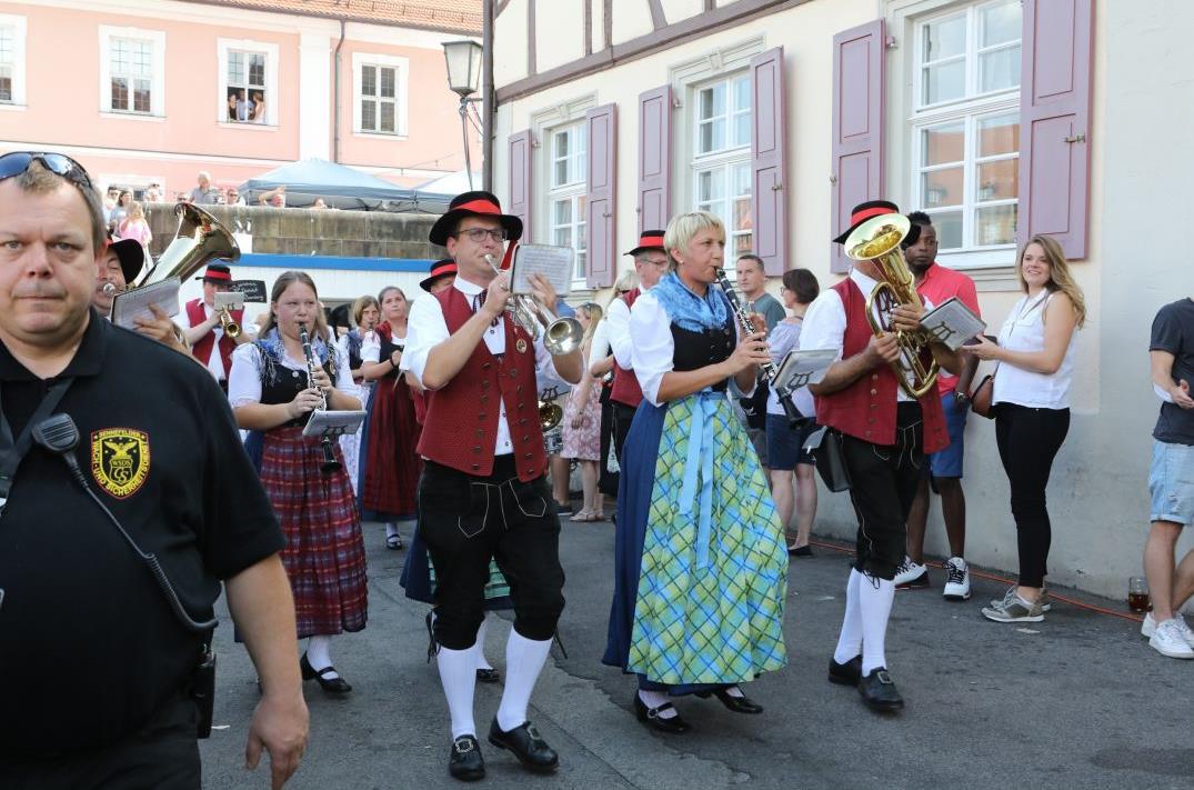 Fischerstechen der Erwachsenen am Sonntag. Foto: Barbara Herbst