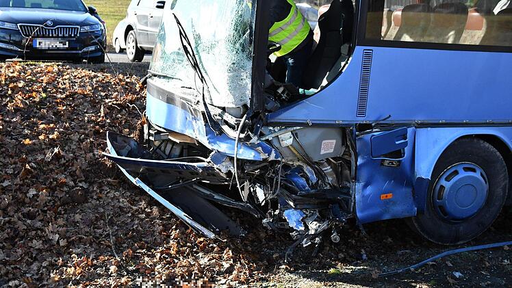Am Mittwoch hat sich auf der B85 im Landkreis  Kulmbach ein schwerer Verkehrsunfall ereignet.  Foto: News5/Fricke