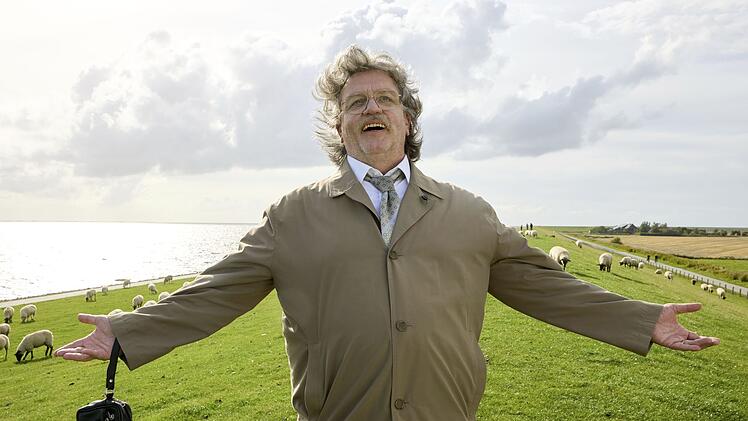 Horst Schl&auml;mmer (Hape Kerkeling) begibt sich in "Horst Schl&auml;mmer sucht das Gl&uuml;ck" auf eine Reise durch Deutschland.