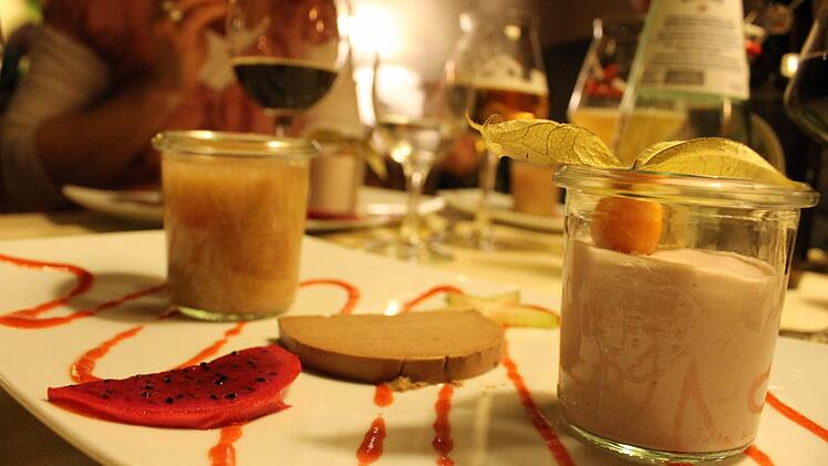 Rhabarber und Erdbeermousse zum Nachtisch.