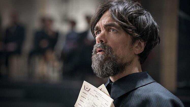 Dekan Casca Highbottom (Peter Dinklage) w&uuml;rde sich freuen, w&auml;ren die Hungerspiele Geschichte.