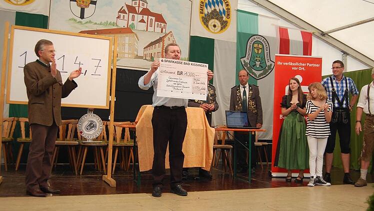 Baumgart aus Reith war der glückliche Gewinner beim Jahrhundertschuss.