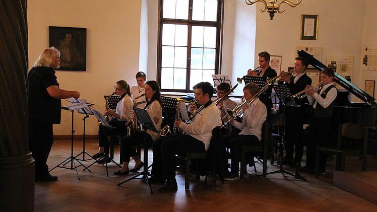 tarken Beifall erhielt auch die Duke Casimir Swing College Band unter der Leitung von Hans-Jürgen Hofmann, die den Empfang umrahmte. Foto: Simone Bastian