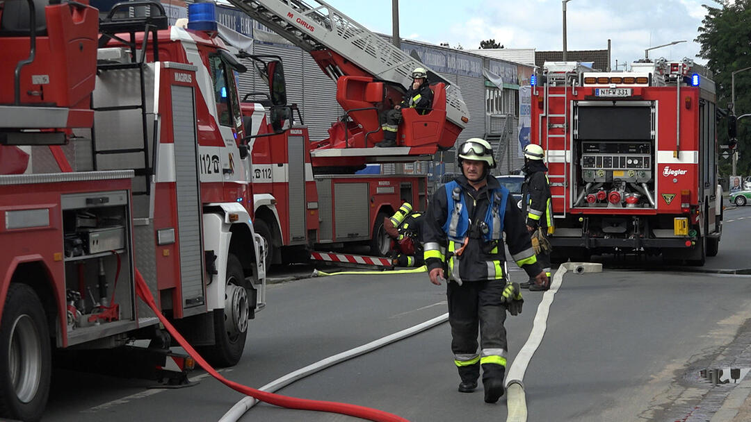 Feuer in Elektromarkt in Nürnberg-Thon