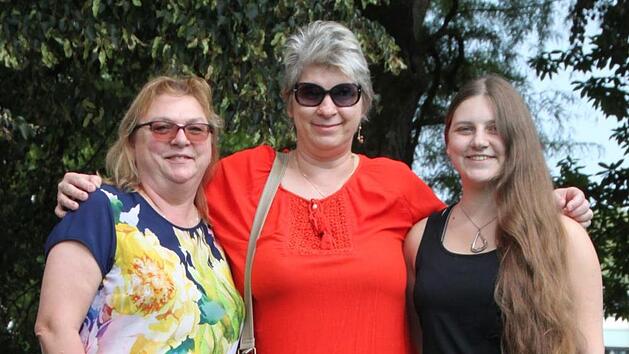 In zwei L&auml;ndern zuhause: Anna Wichary (Mitte) und ihre Tochter Klaudia kamen im Jahr 2007 von Polen nach Bad Br&uuml;ckenau. Ihre Verwandte Regina Marcis (links) lebt schon seit 30 Jahren hier. Foto: Ulrike M&uuml;ller