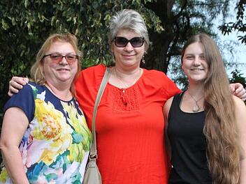 In zwei Ländern zuhause: Anna Wichary (Mitte) und ihre Tochter Klaudia kamen im Jahr 2007 von Polen nach Bad Brückenau. Ihre Verwandte Regina Marcis (links) lebt schon seit 30 Jahren hier. Foto: Ulrike Müller
