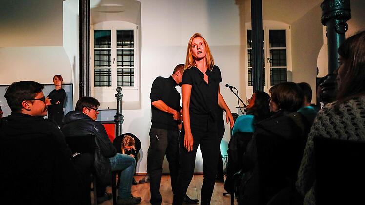 Szenen vom Improvisationstheater im Krackhardt-Haus. Foto: Matthias Hoch