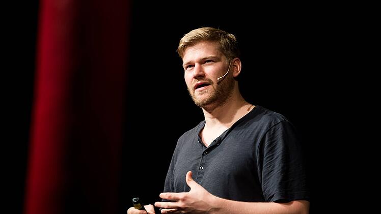 Shahak Shapira, hier bei einer B&uuml;hnenshow 2017, beobachtet zunehmenden Antisemitismus in Deutschland.