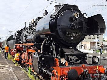 Die Dampflok 52&nbsp;8195 f&auml;hrt von F&uuml;rth &uuml;ber Erlangen und Forchheim nach Neuenmarkt-Wirsberg. Foto: privat
