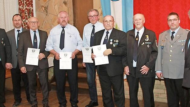 Die Geehrten des gro&szlig;en Verdienstkreuzes in Gold  Foto: privat