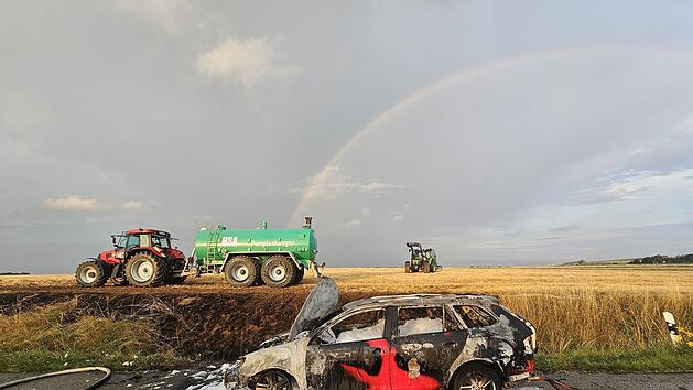 Gro&szlig;einsatz wegen Autobrand im Kreis Kulmbach