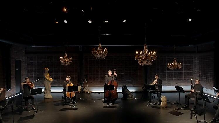 Musiker des Philharmonischen Orchesters gestalten die neue Folge von "Klassik am Sonntag".Screenshot: Landestheater Coburg