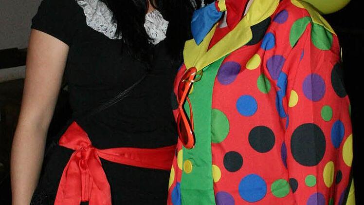 Pirat und Clown verstehen sich gut.
