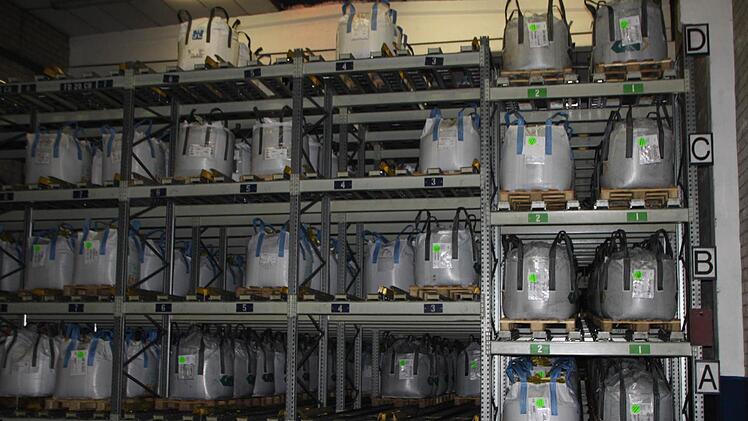 In großen Säcken steht es im Lager. Foto: Ulrike Müller