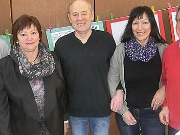 Das Förderzentrum verabschiedete seinen Hausmeister in den Ruhestand, von links: Rektorin Martina Musmann-Jäger, stellvertretende HPZ-Leiterin Brigitte Steiner, Michael Höpfner mit seiner Ehefrau Raimunda Höpfner und Rektor Werner Lindner. Foto: Alfred Thieret