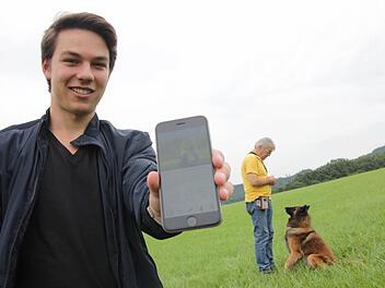 Cédric Dourin aus Isling entwickelt eine App zur Hundeerziehung Foto: Maximilian Glas