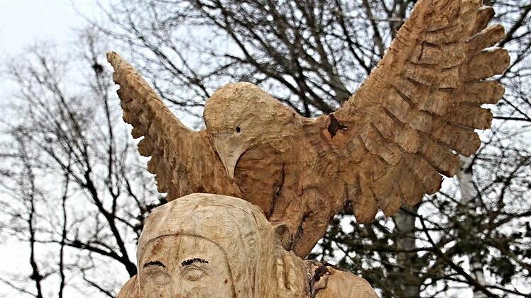 Der angreifende Adler, Symbol der Macht und der Gefahr von oben. Foto: Helmut Will