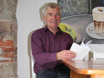 Der ehemalige Fischbacher Pfarrer Reinhard Kube stellt sein Buch "Der fremde Mann, mein Vater" heute Abend um 19 Uhr im Lorla in Kronach vor. Foto: Sonja Adam