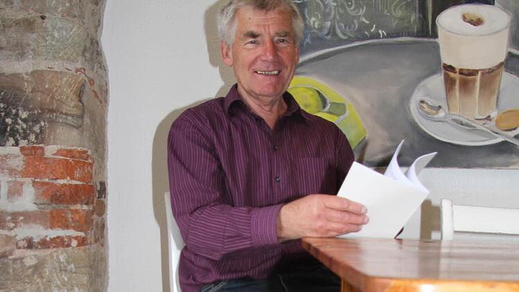 Der ehemalige Fischbacher Pfarrer Reinhard Kube stellt sein Buch "Der fremde Mann, mein Vater" heute Abend um 19 Uhr im Lorla in Kronach vor. Foto: Sonja Adam