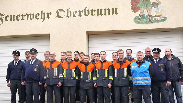 Sie dürfen stolz auf ihre Leistung sein: Die Mitglieder der Feuerwehren Oberbrunn, Döringstadt und Messenfeld/Neudorf nach bestandener Leistungsprüfung.