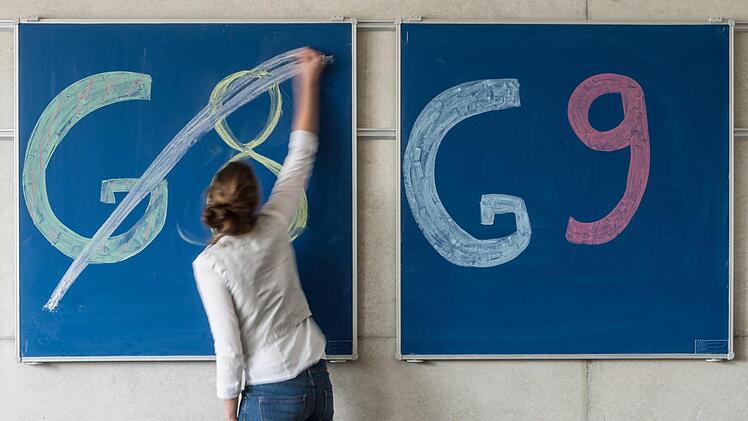 Die G9-Rückkehr startet zum neuen Schuljahr. 2024 werden die letzten Schüler in Bayern ihr Abitur nach acht Jahren schreiben. Foto: Armin Weigel/dpa