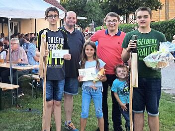 Die Sieger des Hahnenschlags (von links): Martin Weyer, Horst Amon, Laura Hoydem, Benedikt Krüger und Elias Amon Foto: privat