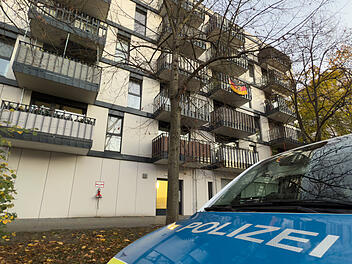 Mutmaßliches Tötungsdelikt in Berlin: Mutter und Töchter (5 und 6) lagen wohl tagelang tot in Wohnung