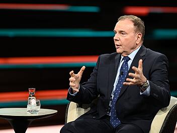 Bei "Markus Lanz" fand Ex-US-General Ben Hodges drastische Worte: Europa m&uuml;sse endlich mehr Verantwortung &uuml;bernehmen und d&uuml;rfe nicht l&auml;nger z&ouml;gern.