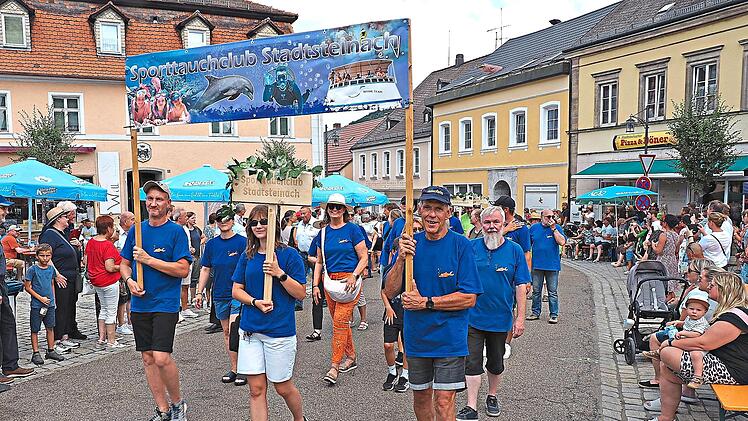 Die Sporttaucher luden zur Neptun-Taufe ein.