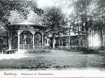 Diese alte Postkarte zeigt noch das Café im Hain, neben dem sich einst ein kleiner Zoo befand. Foto: Stadtarchiv
