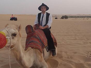 In der Wüste von Abu Dhabi stand Kamelreiten auf dem Programm. Fotos: privat