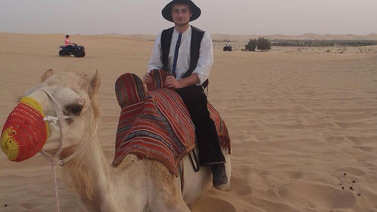 In der Wüste von Abu Dhabi stand Kamelreiten auf dem Programm. Fotos: privat