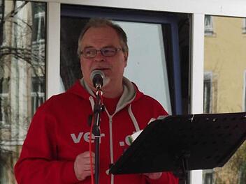 Roland Hornauer stimmte die Verdi-Mitglieder auf einen Arbeitskampf ein. Foto: Harald Pieger