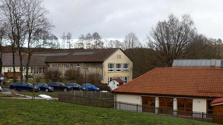 Der Platz wird knapp in der Grundschule mit dem Hort (links), und der Kindertagesstätte (rechts).Dieter Hübner
