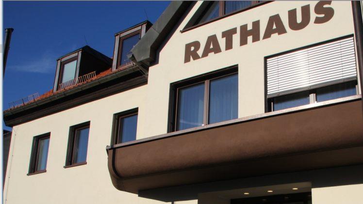 Wer zieht nach dem 15. März ins Burkardrother Rathaus? Zur Wahl stehen Frank Heckelmann und Daniel Wehner. Wer die Kandidaten kennenlernen will, kann sich am  13. Februar informieren, wenn die Redaktion die beiden vorstellt. Foto: Johannes Schlereth