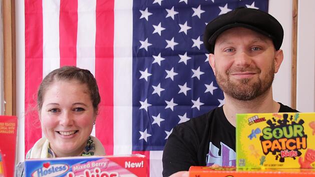 Die lokalen Candy-Dealer: Patrizia und Rene Rossmanith versorgen die Kurstadt mit S&uuml;&szlig;kram aus den USA.