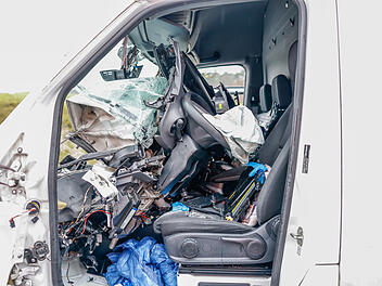 Fahrer bei Auffahrunfall auf A9 im Kreis Bayreuth lebensgef&auml;hrlich verletzt