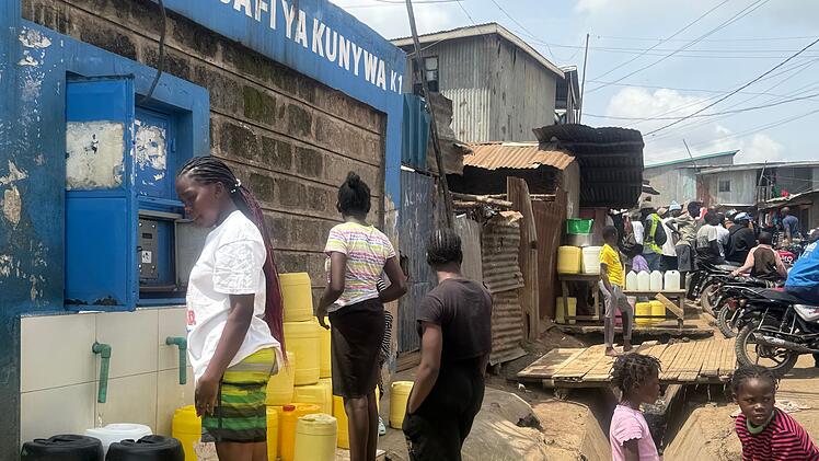 Slum Kibera - Ausgabestelle f&uuml;r sauberes Trinkwasser