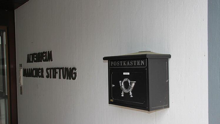 Einen Briefkasten gibt es noch unter der Hausnummer 2