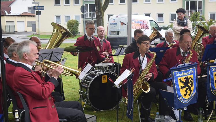 Für musikalische Untermalung sorgte die Blaskapelle Neustadt.
