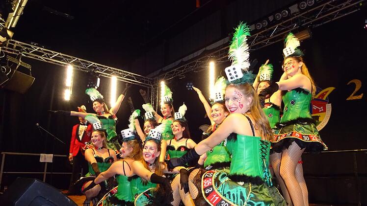 Gewinnende Närrinnen in der Stadthalle  Fotos: Michaela Hofmann