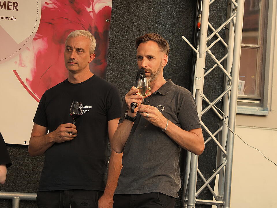 Das Weinfest zieht tausende Besucher an.