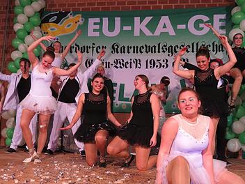 Ein Augenschmaus in Schwarz und Weiß: Beim Showtanz bewies die Jugendgarde der EU-KA-GE ihr Können. Foto: Doris Bauer
