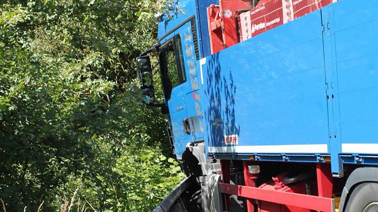 Ein junger Mann wurde am Dienstag bei einem Unfall auf der B287 schwerst verletzt. Foto: Thomas Mäuser